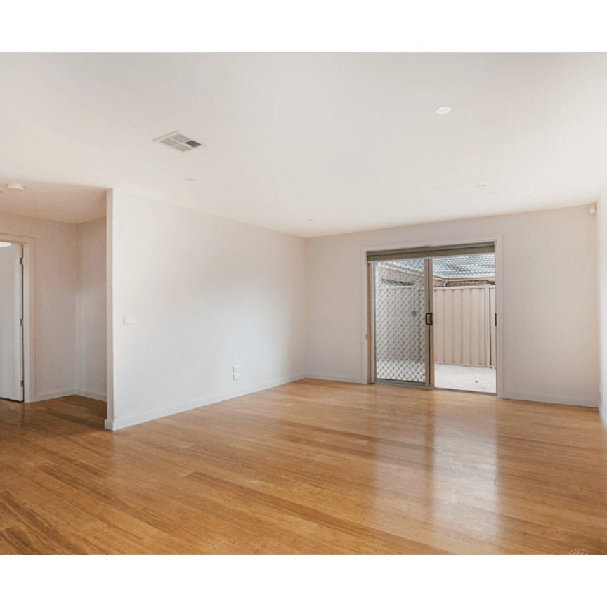 Spacious Townhouse - heart of Pascoe Vale! - Photo 1