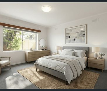 Low-maintenance, perfectly positioned - Photo 3