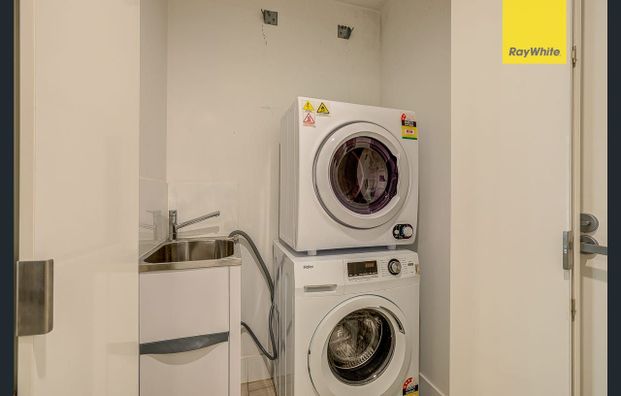 Conveniently Located Two Bedroom Apartment - Photo 1