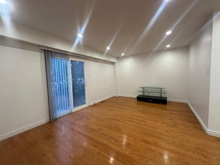 For Lease - 102 Rakewood Crescent, Toronto, Ontario - Photo 2