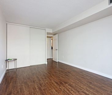 701 King St W #301 - Photo 3