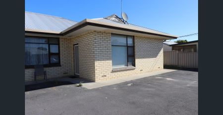 SPACIOUS, RENOVATED UNIT - Photo 5