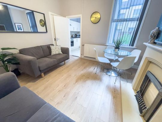 5 bedroom terraced house to rent - Photo 1