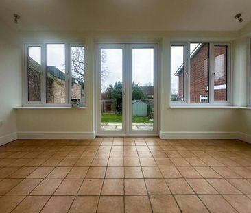 3 bedroom end of terrace house to rent - Photo 1