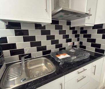 Studio Flat, St Marys Road, IG1 - Photo 3