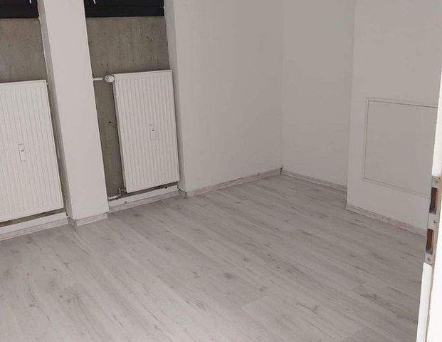 Ruhige 2-Raum-Wohnung im Erdgeschoss zentral in Lam zu vermieten! - Foto 1