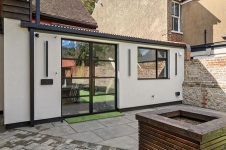 3 bedroom terraced house to rent - Photo 2