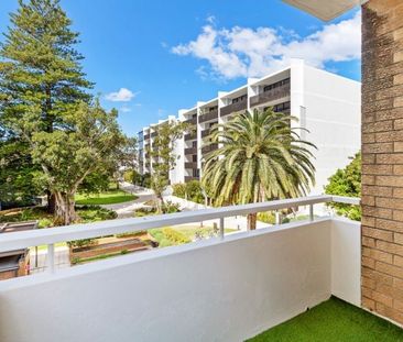 NEWLY RENOVATED BONDI APARTMENT - Photo 3