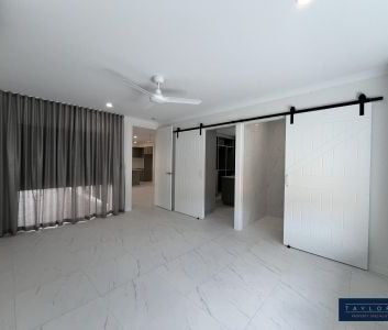 Brand New Luxury Home with Pool in Cannonvale! - Photo 6