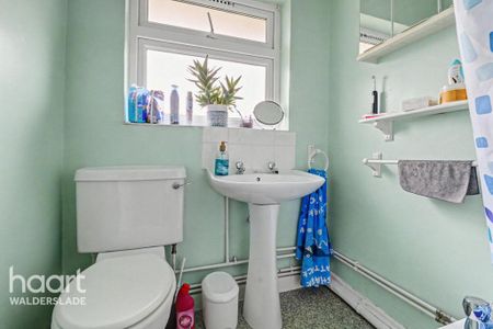 2 bedroom flat to rent - Photo 5