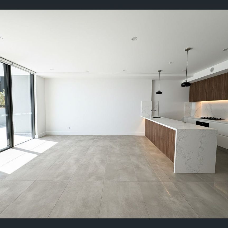 Recently built luxurious apartment within 150m to Mortdale station - Photo 1