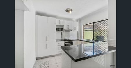 SPACIOUS TWO BEDROOM APARTMENT WITH HUGE OUTDOOR DECK - WALK TO BEACH! - Photo 4