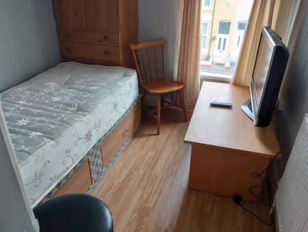 1 bedroom in a house share to rent - Photo 4