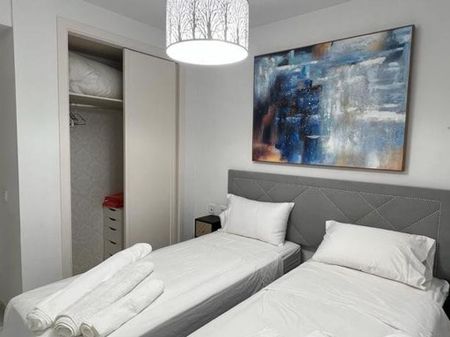 2 bedroom luxury Apartment for rent in Nueva Andalucia, Spain - Photo 3