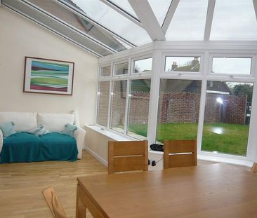 4 bedroom detached house to rent - Photo 2