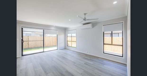 Near new duplex! - Photo 1