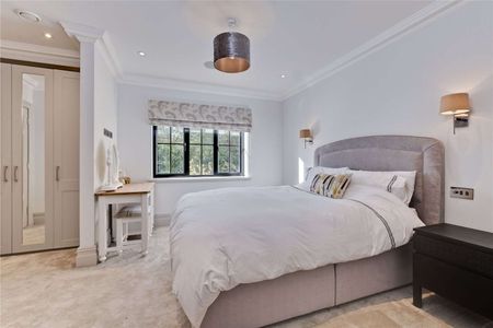 An elegant first floor apartment finished to the highest of standards. - Photo 4