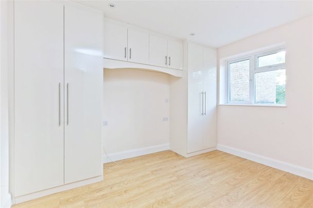 68a High Street, Esher, Surrey, KT10 flat to rent - Photo 1