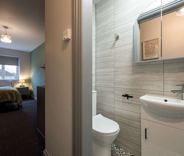 OX Living is proud to present this high-quality 9-bedroom co-living... - Photo 2
