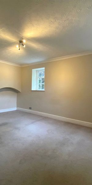 Wick Hill House, Bracknell Wick Hill House, Bracknell - Photo 2