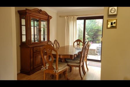 3 Bed Semi-Detached House, Gables Close, SE12 - Photo 5