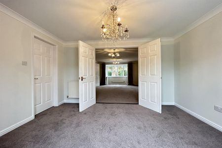 4 bedroom detached house to rent - Photo 2