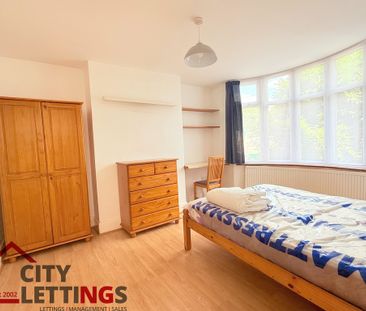 5 Bedroom Semi-Detached House - Photo 5