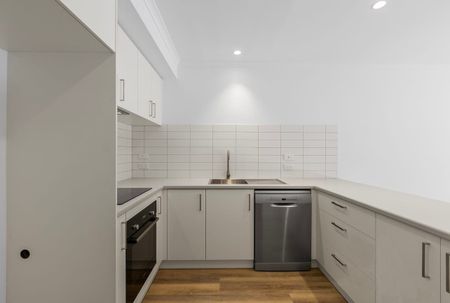 Central Geelong, Renovated Townhouse - Photo 3