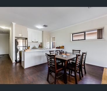 BEAUTIFUL THREE-BEDROOM HOME IN PEACEFUL SECLUDED POCKET - Photo 4