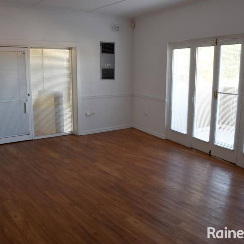 LUXURIOUS TURVEY PARK APARTMENT - Photo 1