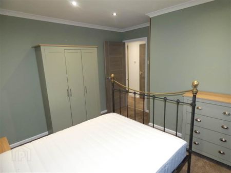 23b Dundonald Heights, Dundonald, Belfast, BT16 1XL - Photo 5