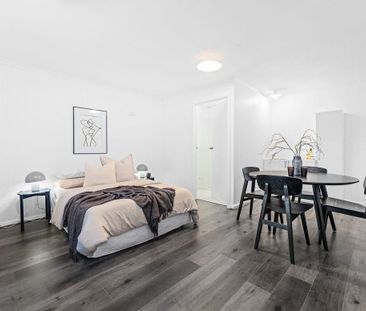 Bright, Spacious Four Bedroom Home - Your Perfect Ingle Farm Retreat! - Photo 5