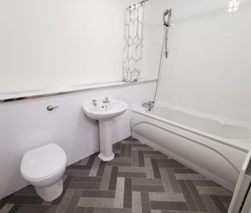 2 bedroom flat to rent - Photo 4