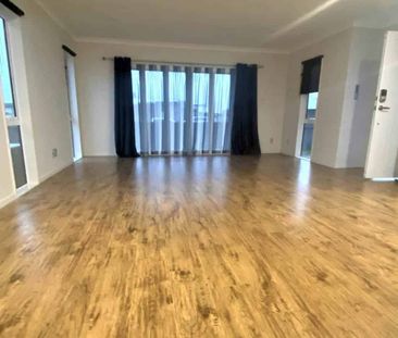 Modern & Close to Pukekohe Town - Photo 2