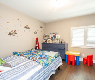 **ALL INCLUSIVE** 2 Bedroom Main Unit in Hamilton!! - Photo 4