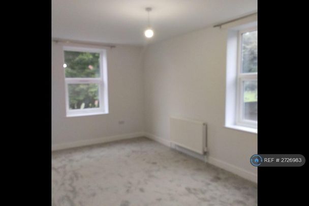 2 bedroom end of terrace house to rent - Photo 1