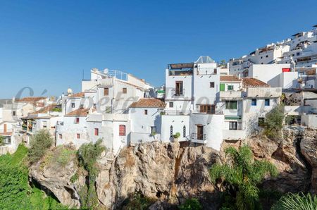 Townhouse in Cómpeta, Inland Andalucia in the mountains - Photo 4