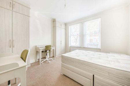 3 bedroom flat to rent - Photo 3