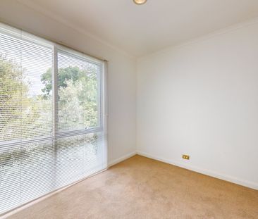 Spacious North Melbourne Townhouse in a Prime Location - Photo 2