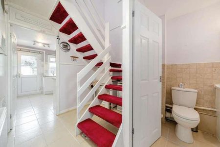 St. Anthonys Close, Aylesbury, HP19 - Photo 5