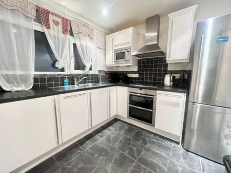 3 bedroom apartment to rent - Photo 5