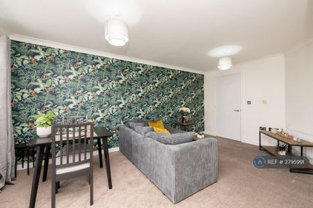 2 bedroom flat to rent - Photo 2