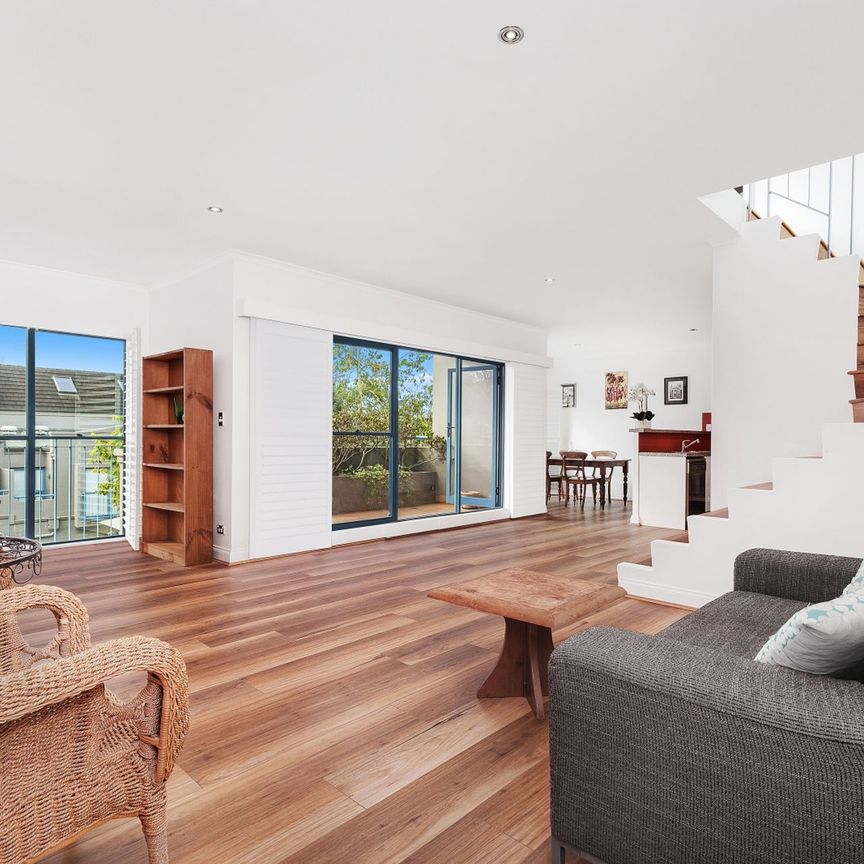 Premium Stylish Apartment with a Short Walk to North Sydney CBD - Photo 1