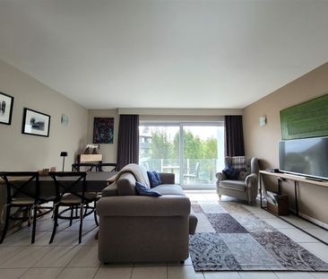 Lichtrijk appartement met garage box - Photo 3