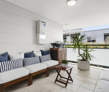 Spacious Retreat in Prime Location - Photo 4