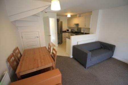 4 bedroom semi-detached house to rent - Photo 1