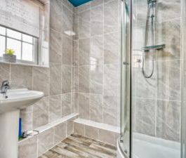 2 BEDROOM House - Terraced - Photo 1