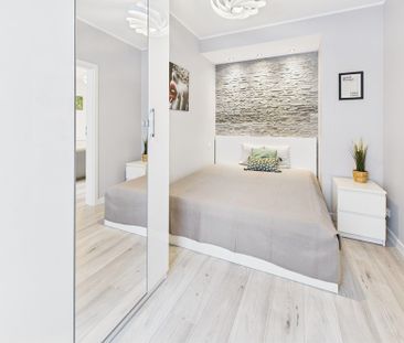 2 pokoje, balkon i garaż – komfort i styl w jednym - Photo 5