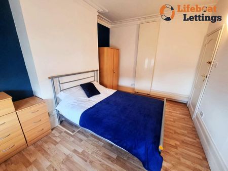 1 bedroom in a house share to rent - Photo 2