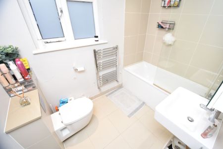 1 Bed Flat, Oaklands Grove, W12 - Photo 3